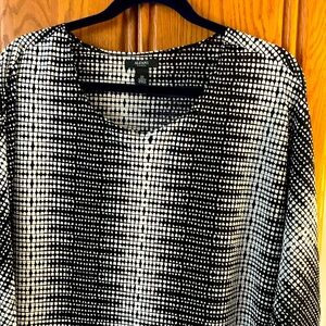 Look like new lightweight black and white top